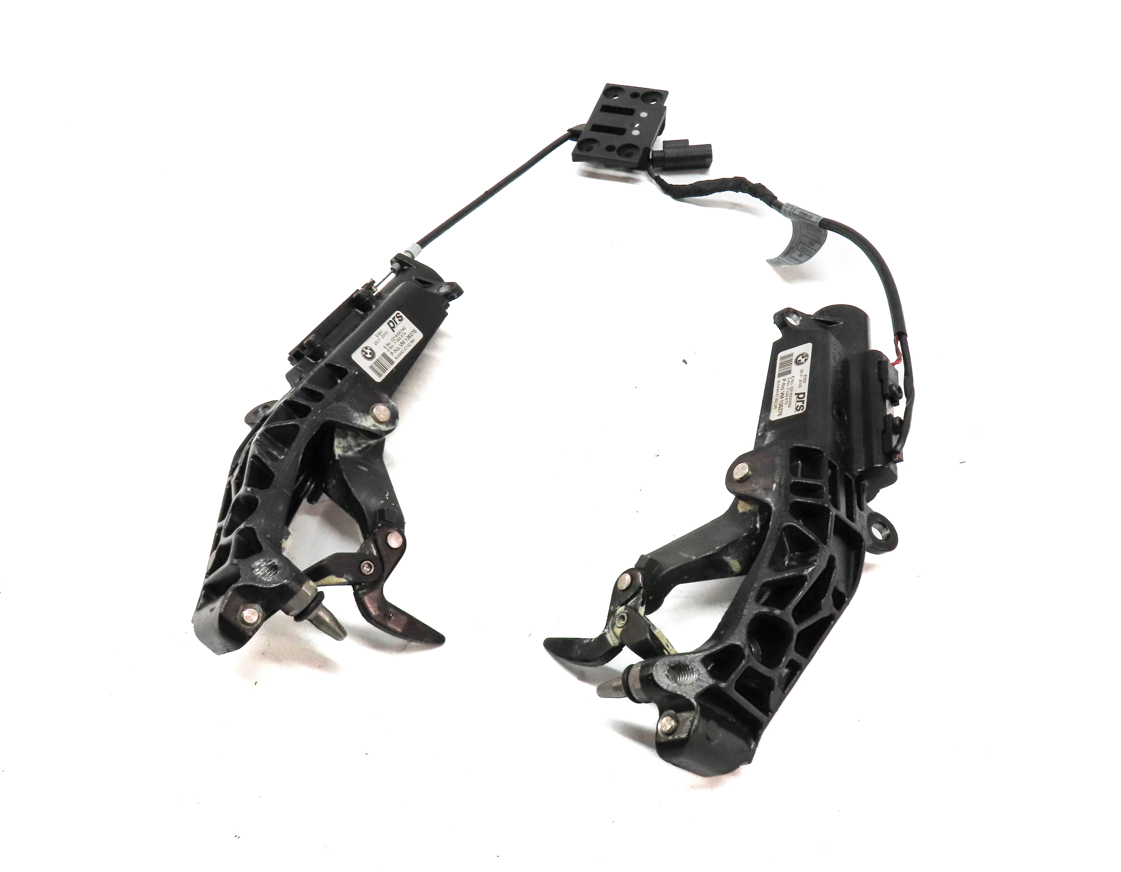 2005 BMW Z4 (E85) CONVERTIBLE TOP LEFT & RIGHT LOCK LATCH SET/2 — exact item pictured